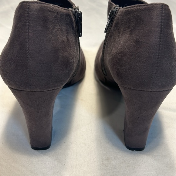 AEROSOLES | WOMEN’S ANKLE BOOTIES | SIZE 9M | SUEDE | TEXTILE UPPER BALANCE - Picture 8 of 10